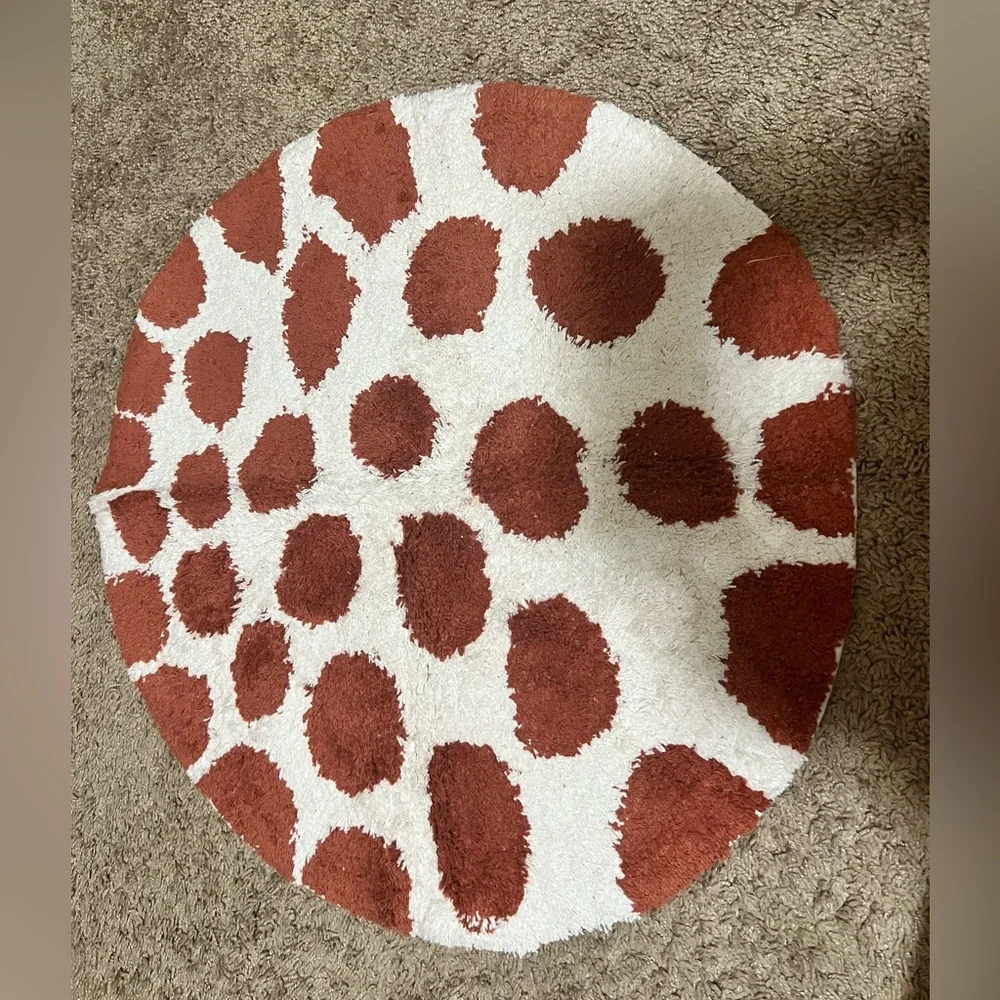 Burnt orange/brown giraffe print bathroom rug